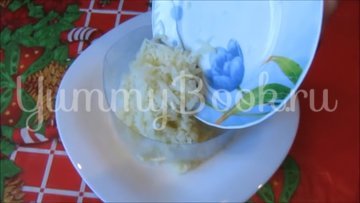 Слоеный салат с консервированным тунцом - шаг 3