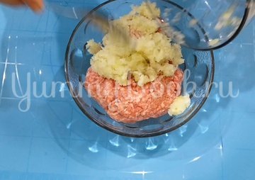 Вареники на кефире с фаршем - шаг 1
