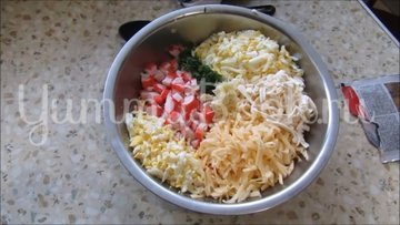 Рулет из лаваша с крабовыми палочками и сыром - шаг 2