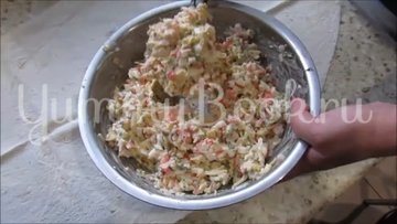 Рулет из лаваша с крабовыми палочками и сыром - шаг 3