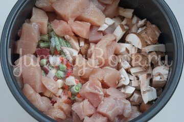 Куриное филе с овощами в мультиварке - шаг 3