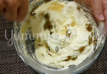 Творожная запеканка в духовке с манкой - шаг 4