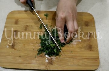 Салат с кукурузой, огурцами и капустой - шаг 4