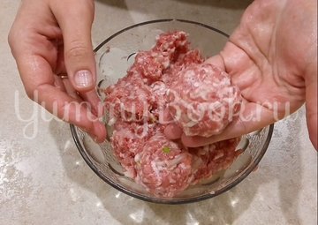 Макаронные гнезда с фаршем на сковороде - шаг 1