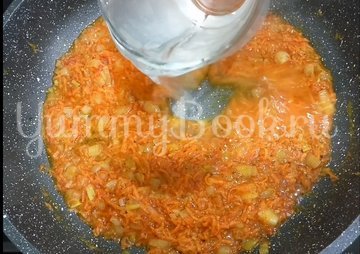 Макаронные гнезда с фаршем на сковороде - шаг 3