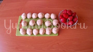 Печенье без выпечки со свежей клубникой - шаг 3