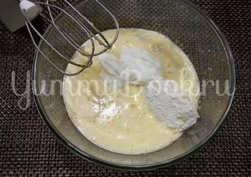 Шарлотка с творогом и яблоками - шаг 2