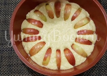Шарлотка с творогом и яблоками - шаг 5