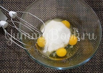 Шарлотка с творогом и яблоками - шаг 1