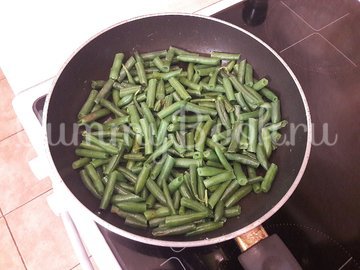 Салат со стручковой фасолью и копчёной грудкой - шаг 3