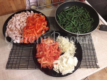 Салат со стручковой фасолью и копчёной грудкой - шаг 4