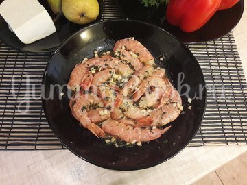 Салат с лангустинами и адыгейским сыром - шаг 2