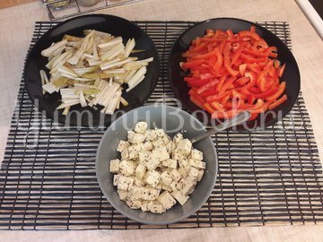 Салат с лангустинами и адыгейским сыром - шаг 3