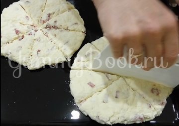 Сконы с сыром и колбасой - шаг 7