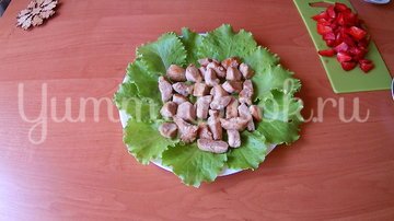 Салат из клубники и курицы (без заправки) - шаг 5