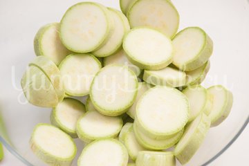 Кабачки с сыром запечённые в духовке - шаг 1