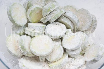 Кабачки с сыром запечённые в духовке - шаг 3