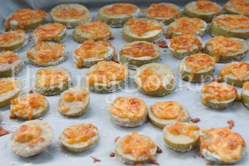 Кабачки с сыром запечённые в духовке - шаг 6