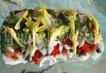 Салака, тушёная с овощами в фольге - шаг 7