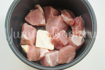 Молодой картофель со свининой в мультиварке - шаг 1