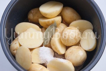 Молодой картофель со свининой в мультиварке - шаг 3