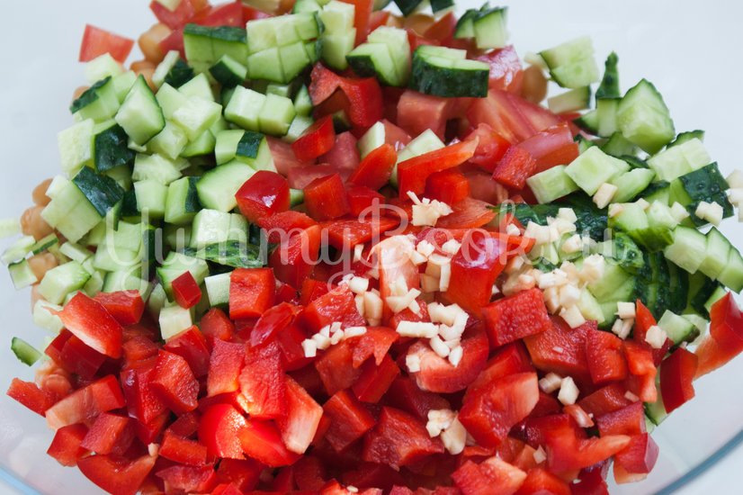 Овощной салат с нутом - шаг 5