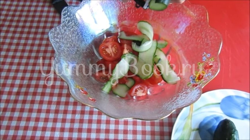 Салат с консервированным тунцом и овощами - шаг 2