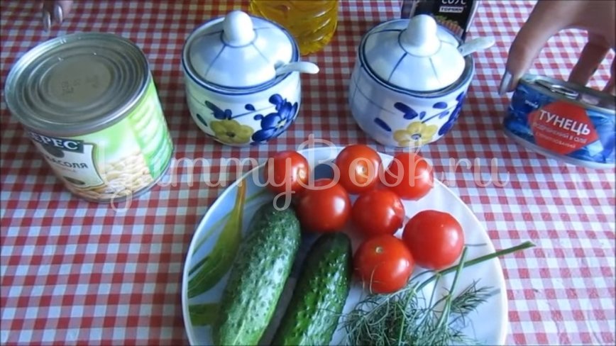 Салат с консервированным тунцом и овощами - шаг 1