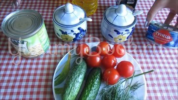 Салат с консервированным тунцом и овощами - шаг 1