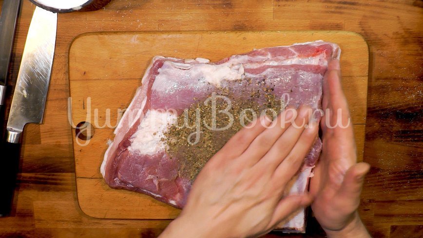 Свинина с хрустящей корочкой в духовке  - шаг 3