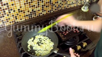 Куриное филе бедра с картофелем в соусе - шаг 7