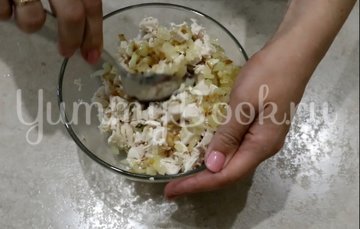 Кабачковые чебуреки с мясом - шаг 3