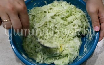 Кабачковые чебуреки с мясом - шаг 4