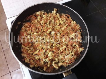 Картофельно-куриная запеканка с черносливом - шаг 7