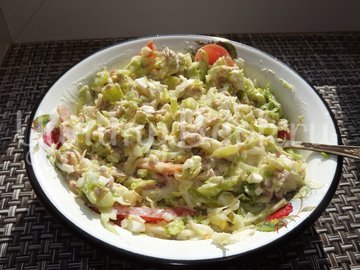 Салат с капустой и тунцом - шаг 8