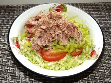Салат с капустой и тунцом - шаг 5