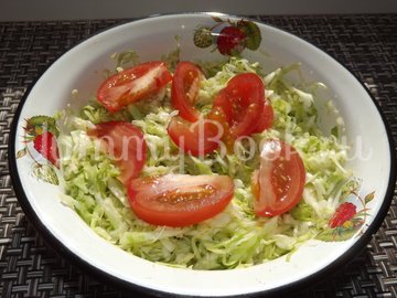 Салат с капустой и тунцом - шаг 3