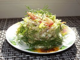 Салат с капустой и тунцом