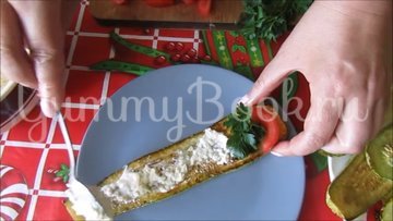 Рулетики из кабачков с плавленым сыром - шаг 5