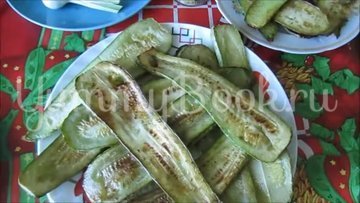 Рулетики из кабачков с плавленым сыром - шаг 3