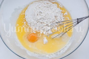 Манник с клубникой в мультиварке - шаг 3