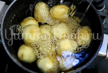Молодой картофель с зажаркой и укропом - шаг 1