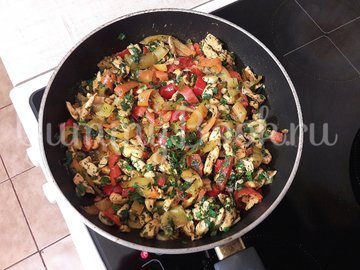 Куриное филе с болгарскими перцами - шаг 9