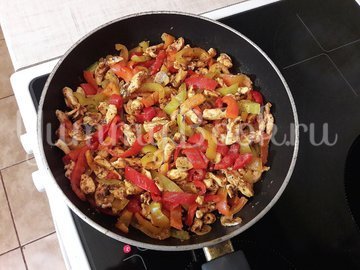 Куриное филе с болгарскими перцами - шаг 7