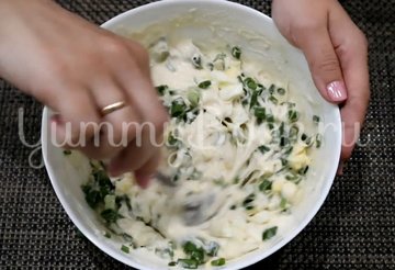 Оладьи с зеленым луком и яйцом - шаг 3