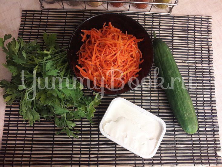 Салат с морковью по-корейски, огурцом и фетой - шаг 1