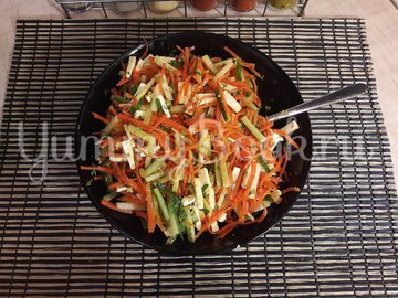 Салат с морковью по-корейски, огурцом и фетой - шаг 3