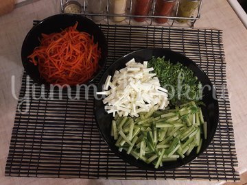 Салат с морковью по-корейски, огурцом и фетой - шаг 2