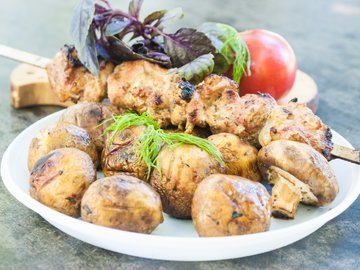 Маринованные шампиньоны на мангале
