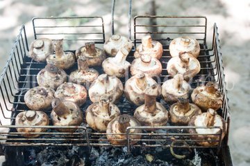 Маринованные шампиньоны на мангале - шаг 3